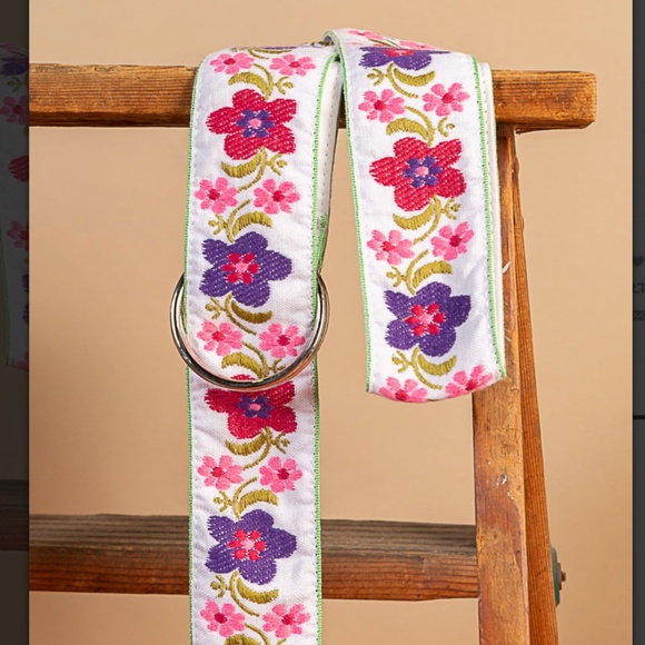 POL Floral Embroidered Double Circle Buckle Belt - Picture 2 of 4